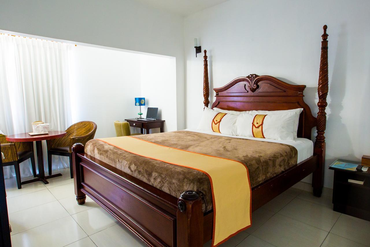 Altamont Court Hotel Kingston Exterior photo